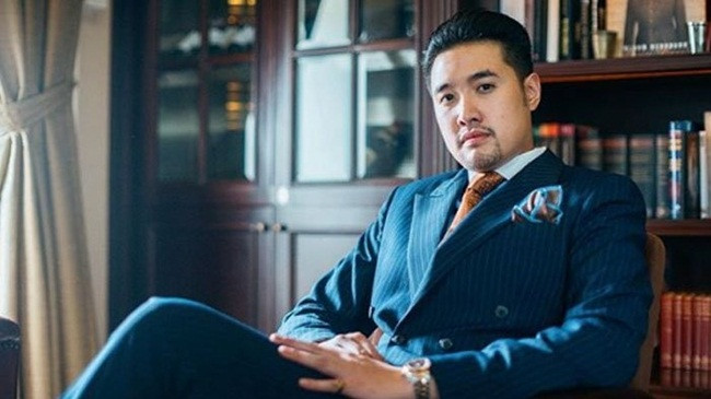 Để tiếp tục tăng độ giàu có của gia đình, Richard còn đầu tư vào một số công ty trong lĩnh vực dầu khí.