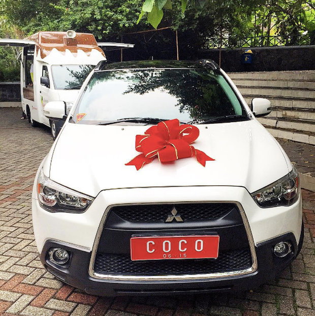 Thậm chí, thiếu gia Richard Muljadi từng tặng Coco một chiếc xe mới nhân dịp sinh nhật.