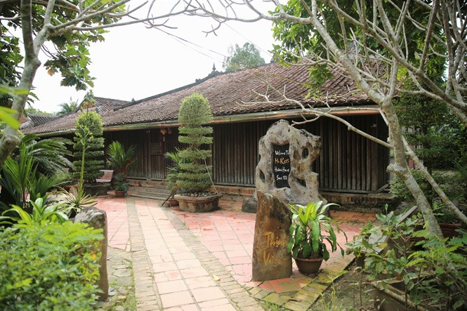 Chủ nhân của căn nhà là bà Lê Thị Chính. Nhà được xây dựng và hoàn tất năm 1838, có kiến trúc kiểu chữ Đinh với 3 gian, 2 chái, rộng gần 1.000m2. Ảnh: Nongnghiep.