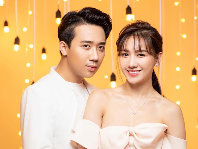 Mới đây, trên trang cá nhân Trấn Thành chia sẻ khung ảnh hạnh phúc của mình và vợ kỷ niệm 3 năm kết hôn.