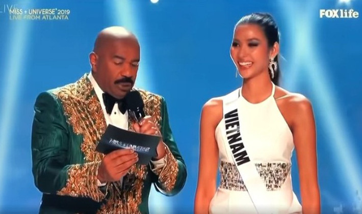 Sau màn trình diễn thuyết trình để lại nhiều ấn tượng trên sân khấu vòng Chung kết - Miss Universe 2019, đại diện Việt Nam Hoàng Thùy dừng chân ở Top 20 chung cuộc. Kết quả này khiến các fan sắc đẹp quê nhà vô cùng tiếc nuối.