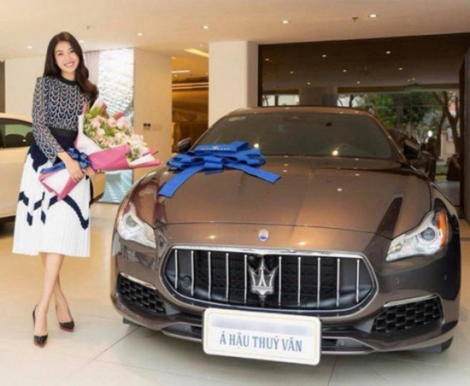 Tuổi đời còn trẻ, nên việc sở hữu xế sang tiền tỷ phần nào chứng minh cuộc sống đẳng cấp, giàu có của nàng Á hậu.