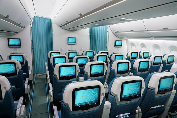 Khoang máy bay Airbus A350-900 có 2 lối đi rộng rãi với 305 chỗ ngỗi.