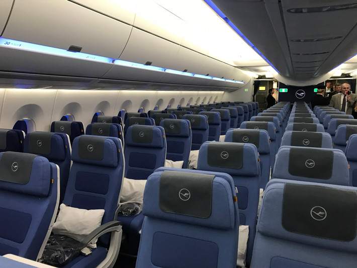Ngoài ra, Airbus A350-900 còn có nhiều cải tiến vượt trội nhờ áp dụng nhiều công nghệ mới như radar 3 chiều, hệ thống điện mới, hệ thống thuỷ lực công suất lớn, kết nối thông tin hiện đại. Nguồn ảnh: BI, Zing.