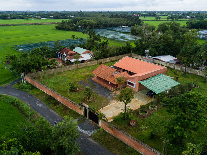 Căn nhà được so sánh với hình ảnh của một ốc đảo trong khu vườn 2.000 m2.