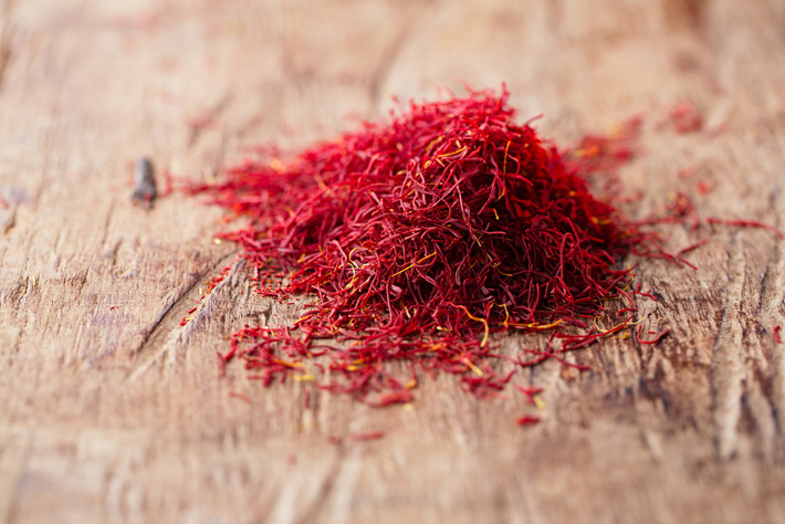 Loại gia vị đắt nhất thế giới hiện nay là nhuỵ hoa nghệ tây (hay còn gọi saffron). Nó được mệnh danh là “vàng đỏ” khi giá lên tới vài trăm triệu đồng mỗi kg.