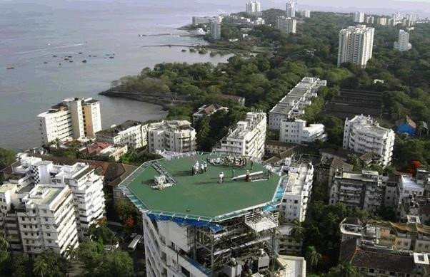 Trên sân thượng của tòa nhà có tới 3 vị trí đỗ trực thăng.