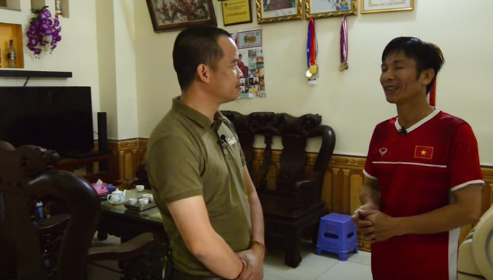 Theo chia sẻ của bố tiền vệ Phan Văn Đức thì kể từ khi chuyển về ngôi nhà mới ở Bình Dương, Đức mới có dịp ghé thăm nhà vài lần. Ảnh: Nhadaptv.