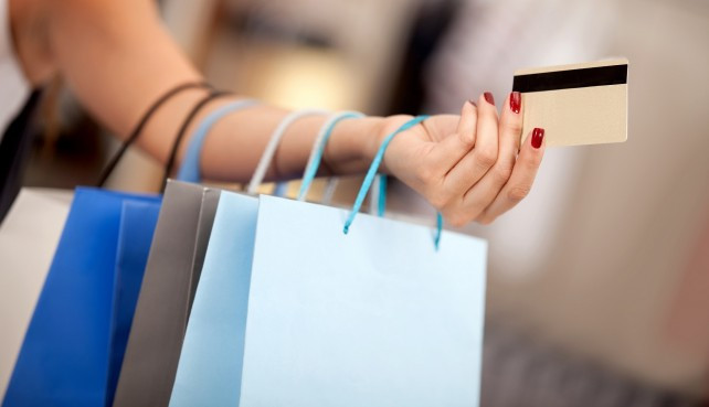 Không ít trường hợp cho mượn thẻ tín dụng rồi bị lộ thông tin thẻ và phát sinh những giao dịch bất thường.