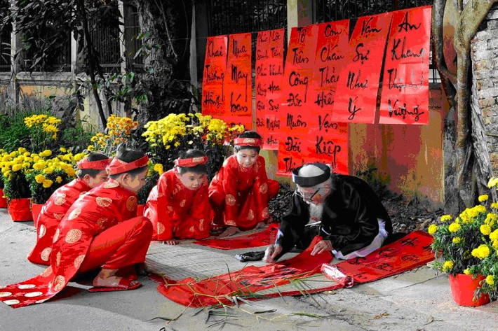 Xin chữ đầu năm cũng là ước vọng cầu may mắn, phúc đức cho cả gia đình.