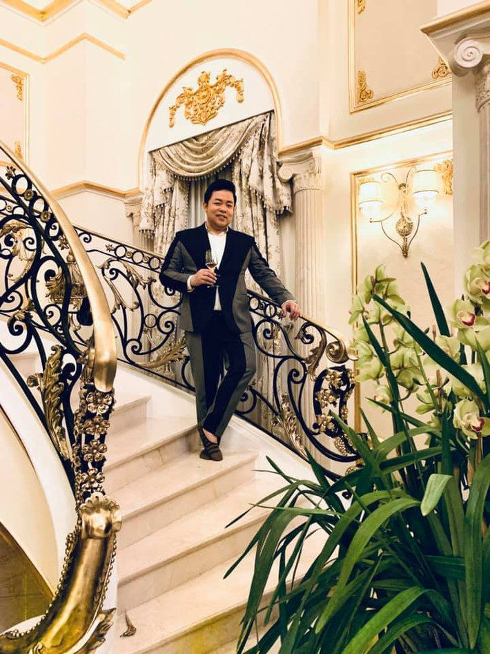 Lan can cầu thang với họa tiết cầu kì.