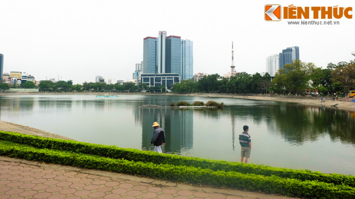 Mới đây, tại hội thảo khoa học về cải tạo chung cư cũ Hà Nội, đại diện Công ty Cổ phần Đầu tư và Phát triển đô thị Việt Hưng để xuất UBND Hà Nội cho phép lấp 1ha hồ Thành Công để lấy đất xây nhà tái định cư, cho các hộ dân có chung cư thuộc diện cải tạo đang sống tại khu Thành Công. Đề xuất này nhanh chóng gây "bão" dư luận. Rất nhiều ý kiến trái chiều của các chuyên gia, nhà quy hoạch và của chính người dân về vấn đề này làm "nóng" các mặt báo, diễn đàn.