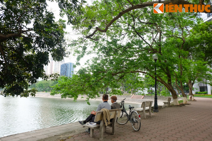 Một góc hồ mát mẻ, thư giãn đọc sách, lướt web, trò truyện cùng bạn bè.