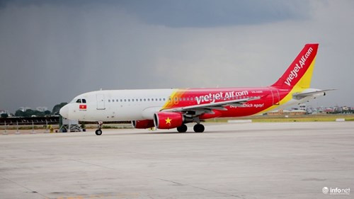 Liên quan vụ kiểm soát viên không lưu ngủ quên dẫn đến hai máy bay không liên lạc được với Đài kiểm soát không lưu Cát Bi (Hải Phòng) đêm 9/3, Tổng công ty Quản lý bay Việt Nam vừa có báo cáo Bộ trưởng Bộ GTVT kết quả xử lý vi phạm. Theo đó, hàng loạt tổ chức, cá nhân liên quan đã bị kỷ luật. Ảnh minh họa. Nguồn Infonet.