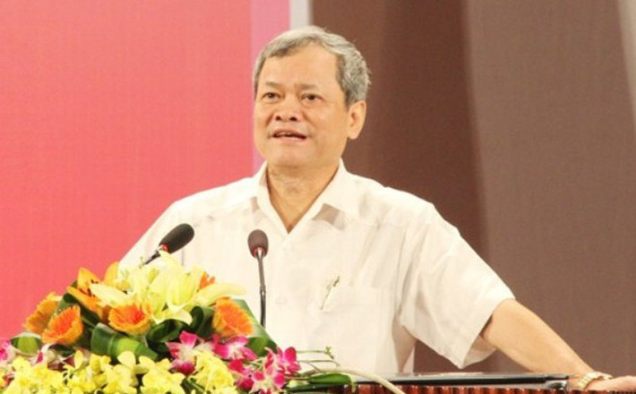 Một nguồn tin cho biết, khai nhận bước đầu tại cơ quan điều tra, hai đối tượng này đã thừa nhận hành vi nhắn tin vào số điện thoại của ông Nguyễn Tử Quỳnh - Chủ tịch UBND tỉnh Bắc Ninh - đe doạ với nội dung: "Để yên cho người khác làm ăn". Hành vi đe doạ được các nghi phạm thực hiện từ trước Tết Nguyên đán 2017. Chủ tịch UBND tỉnh Bắc Ninh Nguyễn Tử Quỳnh. Ảnh: Cổng thông tin điện tử Bắc Ninh.
