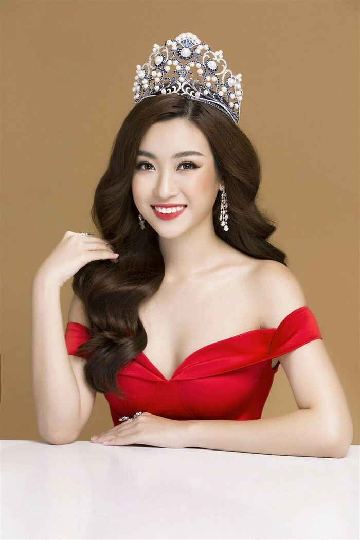 Hoa hậu Việt Nam 2016 - Đỗ Mỹ Linh là người sở hữu chiếc vương miện cao quý có giá 2.2 tỷ đồng. Ảnh: BTC.