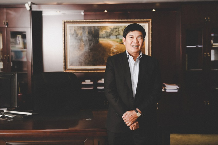 Tỷ phú Trần Đình Long cho biết: "Một ngày bình thường của tôi rất bình thường. Tôi là người theo chủ nghĩa không có cái gì quá cả". Ông Long cũng chỉ có một chiếc điện thoại, không kiểu "hai tay hai máy". Ảnh:Vinhome
