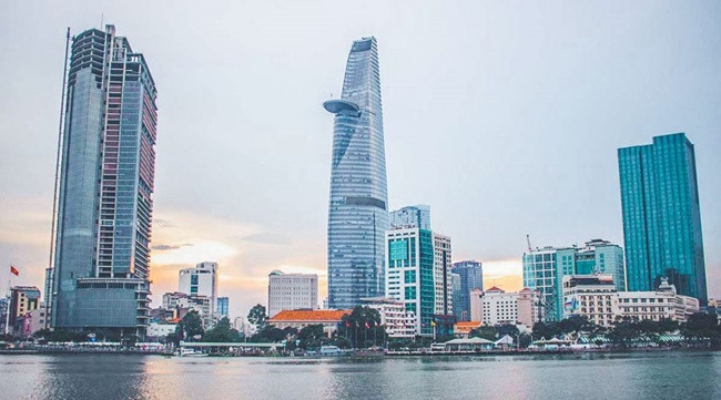 Chiều cao tính từ mặt đất lên đến tầng cao nhất là 252m.