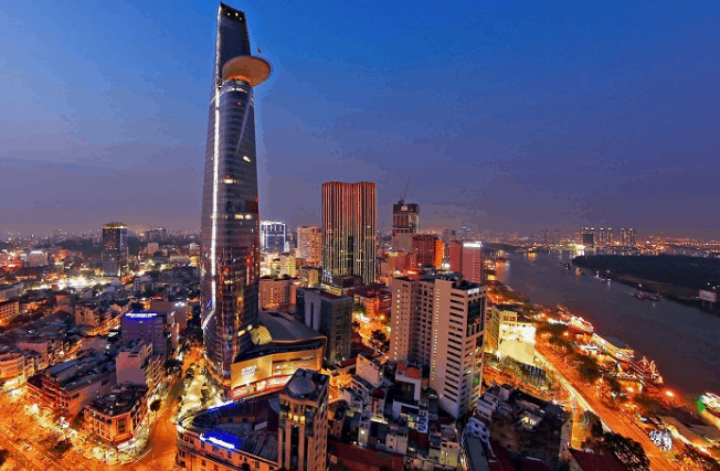 Tháp tài chính Bitexco ở TP.HCM cũng gây ấn tượng với du khách quốc tế bởi dáng vẻ duyên dáng của hoa sen.