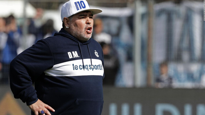 Theo Goal, hiện chưa rõ mức lương của Maradona trong vai trò HLV trưởng của Gimnasia de La Plata. Tuy nhiên, nhiều khả năng Maradona đang được trả mức thù lao hậu hĩnh vì tài năng của mình.