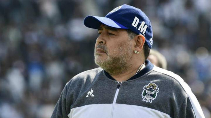 Bên cạnh tiền lương, Maradona còn có nguồn thu nhập khác thông qua hợp đồng quảng cáo với nhiều thương hiệu lớn như nhãn hàng thể thao Puma, Mizuno, Coca Cola, Hublot...