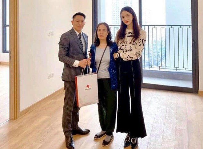 Hồi tháng 1/2020, Hương Giang Idol chia sẻ hình ảnh căn hộ mới mua. Được biết, đây là món quà nữ ca sĩ dành tặng mẹ trong dịp sinh nhật. Ảnh: FBNV.