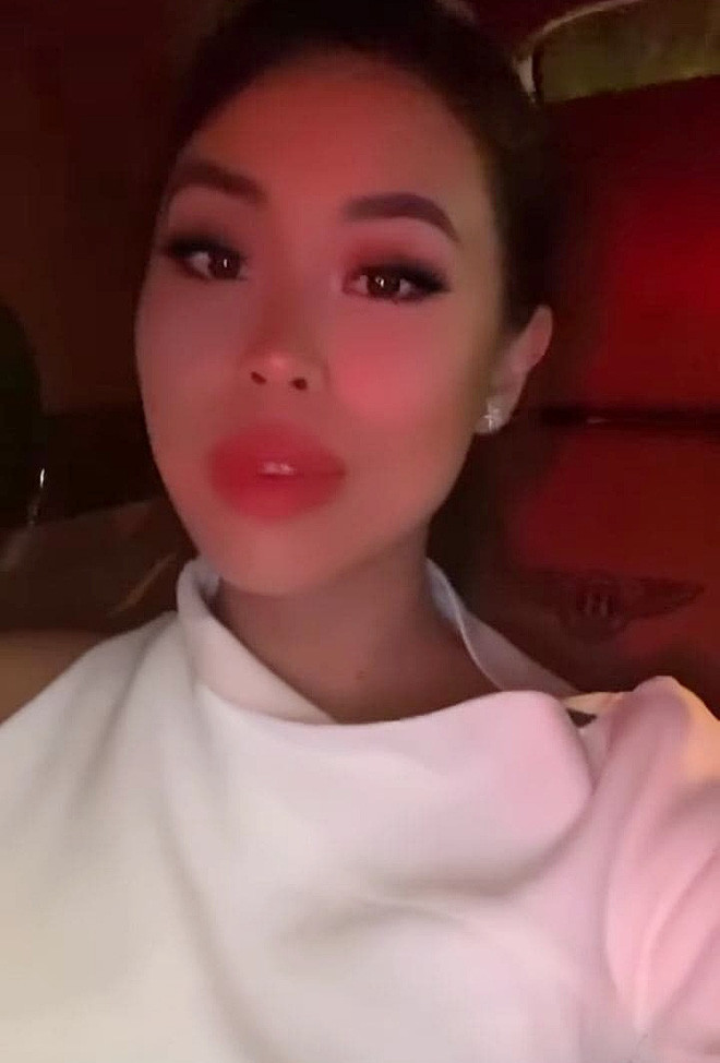 Tiên Nguyễn - con gái doanh nhân Johnathan Hạnh Nguyễn, em chồng Tăng Thanh Hà) không phải là cái tên xa lạ trong giới rich kid Việt. Mới đây, Tiên Nguyễn thu hút sự chú ý của nhiều người khi chia sẻ loạt ảnh diện đồ sang chảnh cùng bạn bè ăn tối tại một nhà hàng cao cấp ở Sài Gòn. Ảnh: FBNV