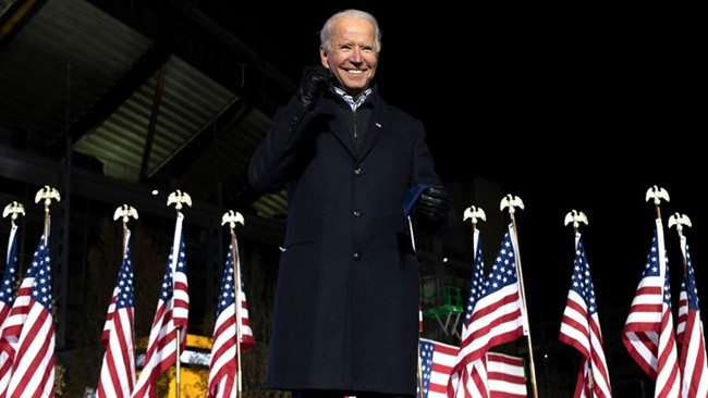 Năm 2009 - năm cuối cùng của ông Joe Biden tại Thượng viện Hoa Kỳ là 169.000 USD. Khi làm phó tổng thống, ông kiếm được trung bình 225.000 USD/năm. Ông Joe Biden giữ chức phó tổng thống từ năm 2009 đến năm 2017.