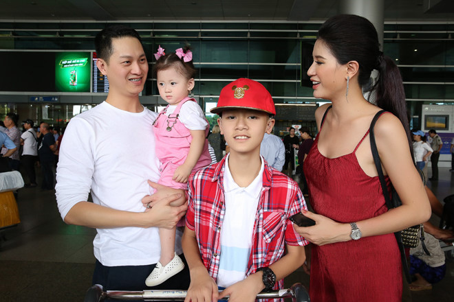 Cựu người mẫu còn tiết lộ hiện tại mẹ con cô nhận được khoản tiền 50.000 đô từ chồng gửi về mỗi tháng.