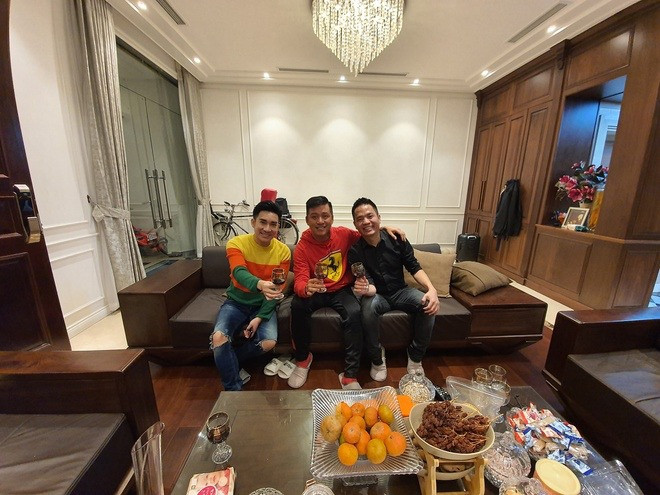 Đồ gỗ có vẻ như được vợ chồng Tuấn Hưng lựa chọn chủ đạo cho căn nhà.