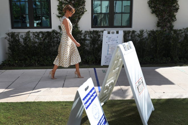 Trưa 3/11 (giờ địa phương), bà Melania Trump xuất hiện tại bang Florida khi đi bỏ phiếu bầu cử tổng thống năm 2020.