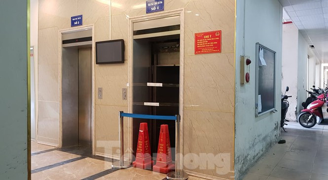 Thang chở hàng số 4 chung cư B10A Nam Trung Yên nơi gặp sự cố khiến 11 người mắc kẹt.
