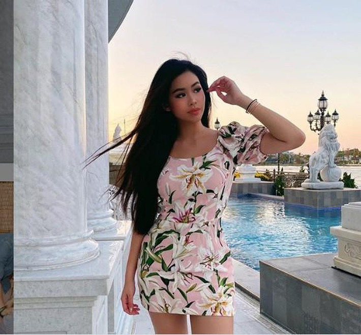 Tiên Nguyễn (sinh năm 1997) là con gái của vợ chồng doanh nhân Johnathan Hạnh Nguyễn - Thủy Tiên. Cô cũng được biết đến là em chồng của nữ diễn viên Tăng Thanh Hà. Ảnh: FBNV