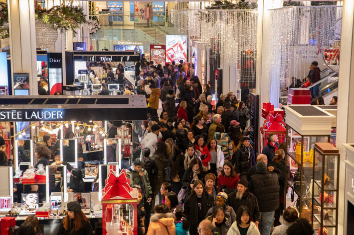 Ngoài ra, một số sản phẩm được sản xuất riêng cho dịp Black Friday và thường có chất lượng thấp.