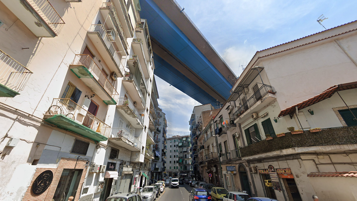 Đường cao tốc qua Naples (Italia). Nguồn ảnh: Brightside.