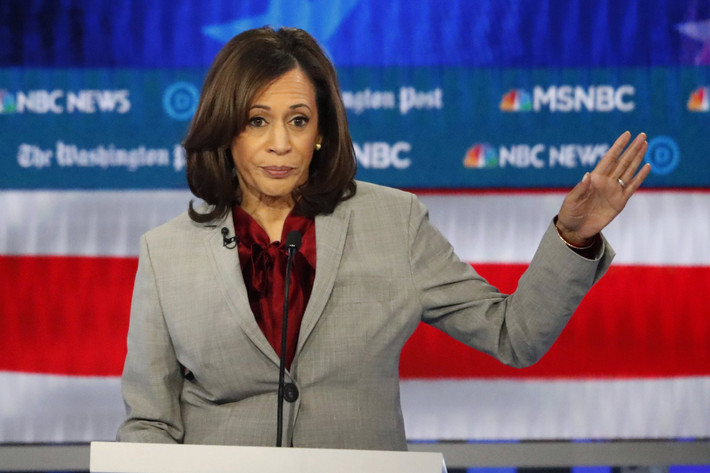 Mức lương của phó tổng thống tân cử Mỹ Kamala Harris không thay đổi nhiều kể từ lúc làm bộ trưởng tư pháp bang California đến khi làm thượng nghị sĩ, khoảng 157.300 USD/năm. Ảnh: News.