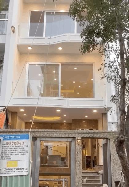 Tối 4/11, Ngọc Bích - chị gái Ngọc Trinh khoe cơ ngơi riêng hoành tráng đang được hoàn thành khiến dân tình phải trầm trồ.