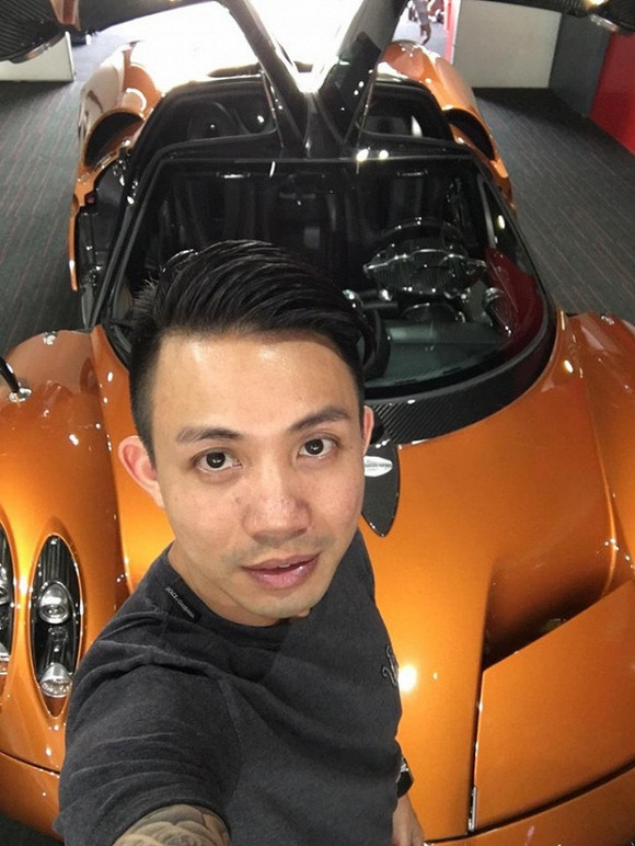 Đại gia Minh Nhựa nắm trong tay những mẫu siêu xe "khủng" nhất thế giới như: Bugatti Veyron, Lamborghini Murcielago LP670-4 SV, Ferrari 485 Italia, Lamborghini Aventador LP700-4, Rolls-Royce Ghost và Rolls-Royce Phantom... Ảnh: FBNV