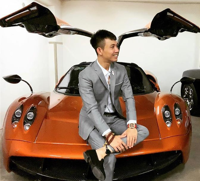 Minh Nhựa (tên thật là Phạm Trần Nhật Minh) được biết đến là đại gia ngành nhựa giàu có bậc nhất Sài thành. Ảnh: FBNV