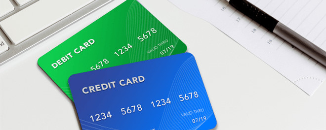 Không ít người đến một điểm du lịch quốc tế nào đó rồi mới dùng thẻ ghi nợ để rút tiền chi tiêu. Tuy nhiên, điều này có thể rất tốn kém.