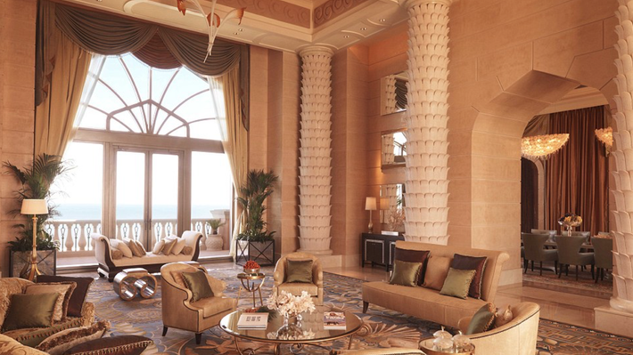 Căn hộ hoàng gia Royal Bridge Suite tại khách sạn Atlantis The Palm có giá khoảng 20.000 USD/đêm. Ảnh: Booking.