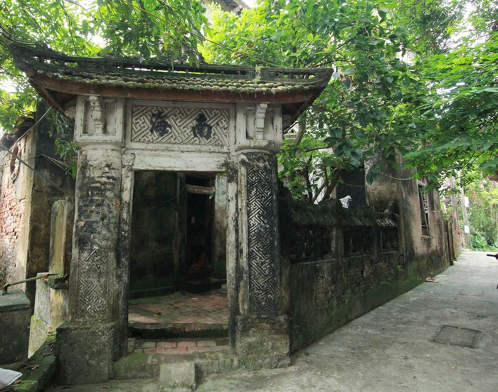 Những ngôi biệt thự mang kiến trúc nửa Tây, nửa ta, nửa gotic của Pháp, nửa thuần Việt mang lại cho ngôi làng dáng vẻ rất riêng. Ảnh: Anninhthudo