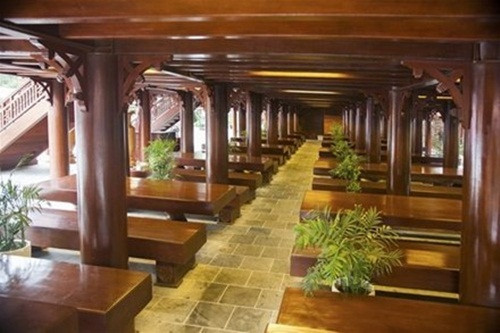 Căn nhà được xác nhận kỷ lục Guiness Việt Nam về nhà sàn bằng gỗ lim lớn nhất Việt Nam. Ảnh: Tiền phong.