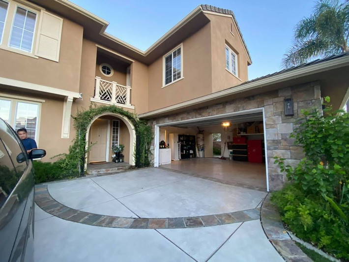 Ngoài ra, Đàm Vĩnh Hưng còn sở hữu một căn biệt thự triệu đô ở California, Mỹ với thiết kế cổ kính, sang trọng. Ảnh: FBNV.