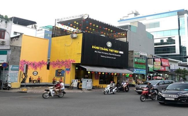 Bên cạnh đó, Công Phượng còn cùng người đồng đội thân thiết của mình ở HAGL JMG là Trần Hữu Đông Triều mở quán bánh tráng thịt heo và cà phê. Ảnh: Internet