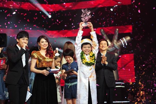12 tuổi, cậu bé Quang Anh đã xuất sắc khi đăng quang ngôi vị Quán quân Giọng hát Việt nhí 2013. Ảnh: TCBC