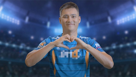 Mới đây, mạng xã hội bỗng lan truyền rầm rộ đoạn video clip Công Vinh quảng cáo cho một ứng dụng cá độ bóng đá. Tuy nhiên, cựu tiền đạo ĐT Việt Nam đã lên tiếng phủ nhận trên trang cá nhân cùng với đó là sự khẳng định sẽ mời luật sư vào cuộc để làm sáng tỏ vấn đề. Ảnh: Bongdaplus