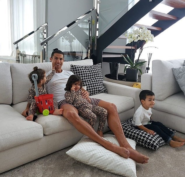 Tại Bồ Đào Nha, Ronaldo sở hữu căn biệt thự nguy nga ở đảo Madeira. Ảnh: Instagram
