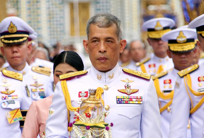 Vua Vajiralongkorn lên ngôi không lâu sau khi cha ông, cố Quốc vương Bhumibol Adulyadej, qua đời năm 2016. Ảnh: AP.