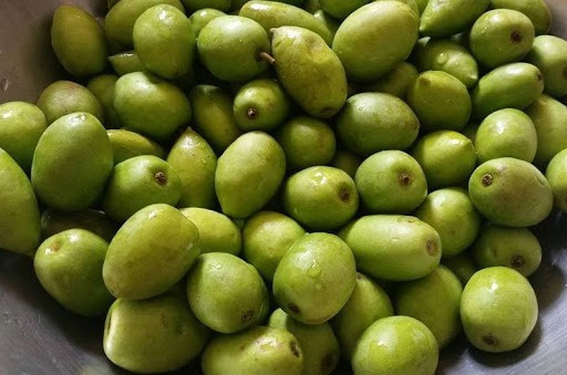 Trám đen được khách hàng đặt mua nhiều hơn trám trắng. Giá cao trám đen cũng cao hơn 3 - 4 lần.